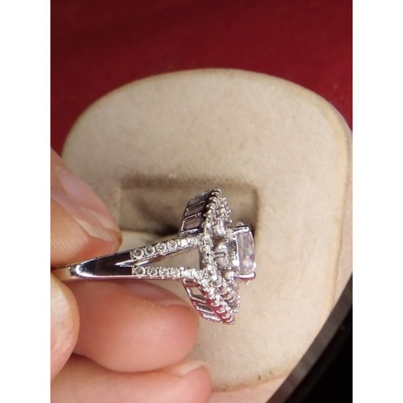 Silver Tone Sparkly Women's Rhinestone‎ Ring Size 9.25 - Picture 5 of 7